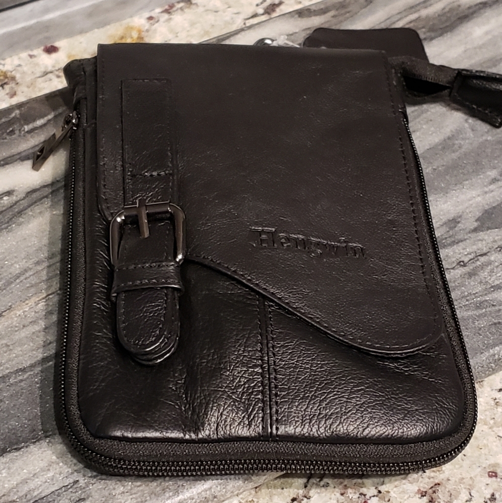Leather travel purse